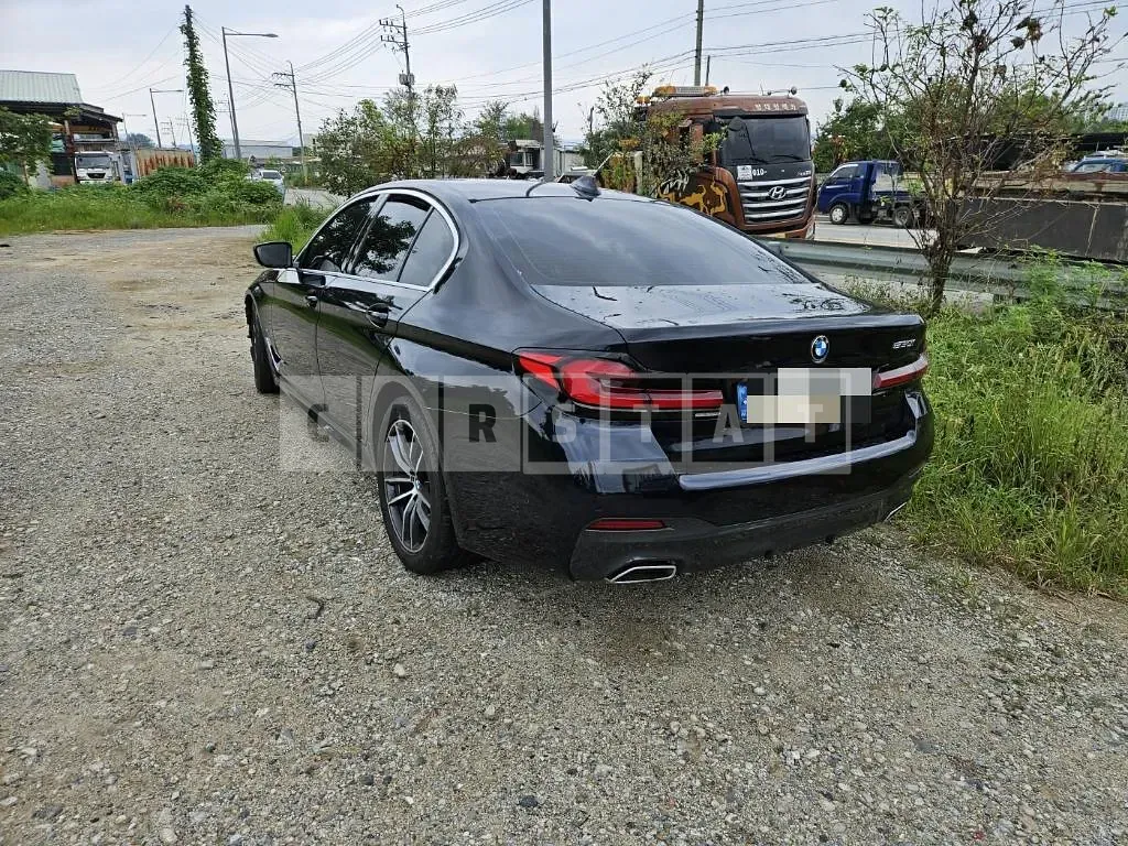 Photo 2 of 7: 2021 BMW 520i, VIN WBA11BH06MWX27063 — Korean insurance auction