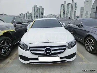 Photo 1 of 9: 2017 Mercedes-Benz E220d 4Matic — Korean insurance auction