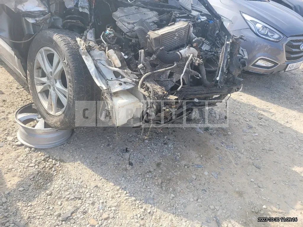 Photo 2 of 28: 2019 Hyundai Tucson, VIN KMHJ3817GKU039440 — Korean insurance auction