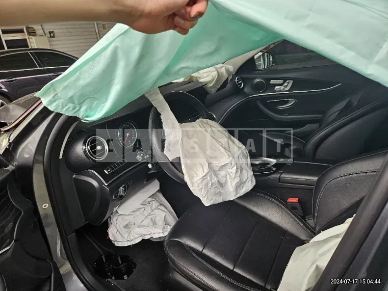 Photo 2 of 14: 2017 Mercedes-Benz E220 d 4Matic — Korean insurance auction