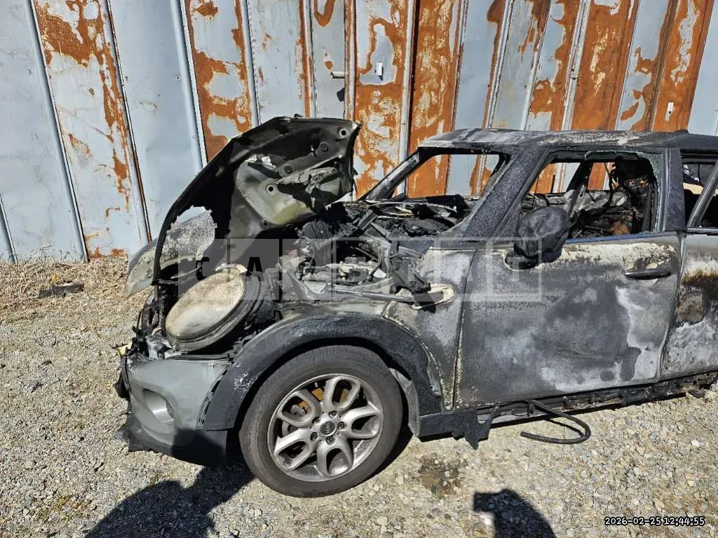 Photo 2 of 11: 2021 MINI Cooper Five-Door — Korean insurance auction