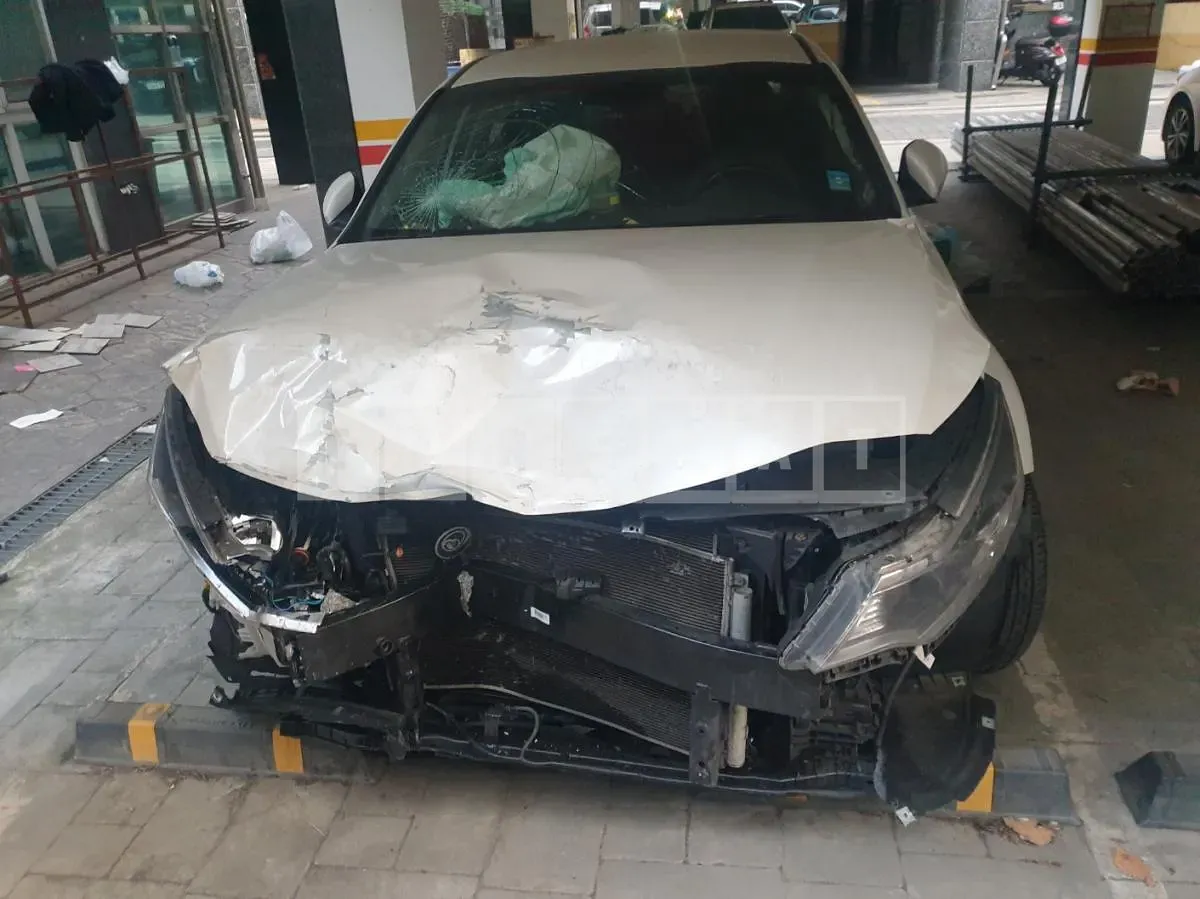 Photo 2 of 8: 2016 Kia K5 — Korean insurance auction
