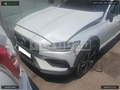 Photo 1 of 20: 2021 Volvo V60 Cross Country B5 AWD, VIN YV1ZZL12CM1070000 — Korean insurance auction