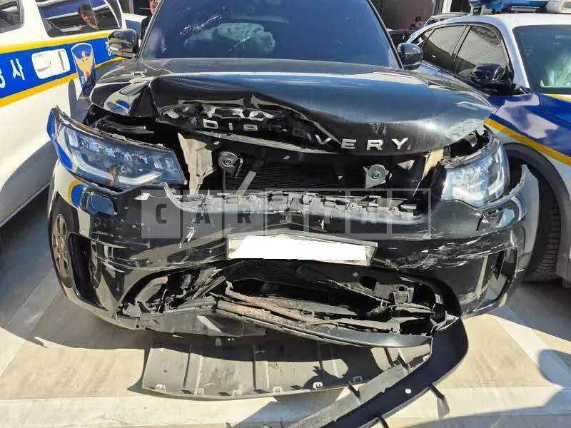 Photo 2 of 48: 2018 Land Rover Discovery TD6, VIN SALRA2BK0JA073842 — Korean insurance auction