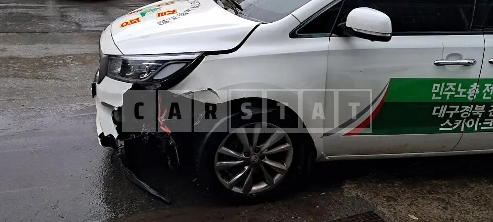 Photo 2 of 13: 2019 Kia Carnivals, VIN KNAME81ABLS638949 — Korean insurance auction