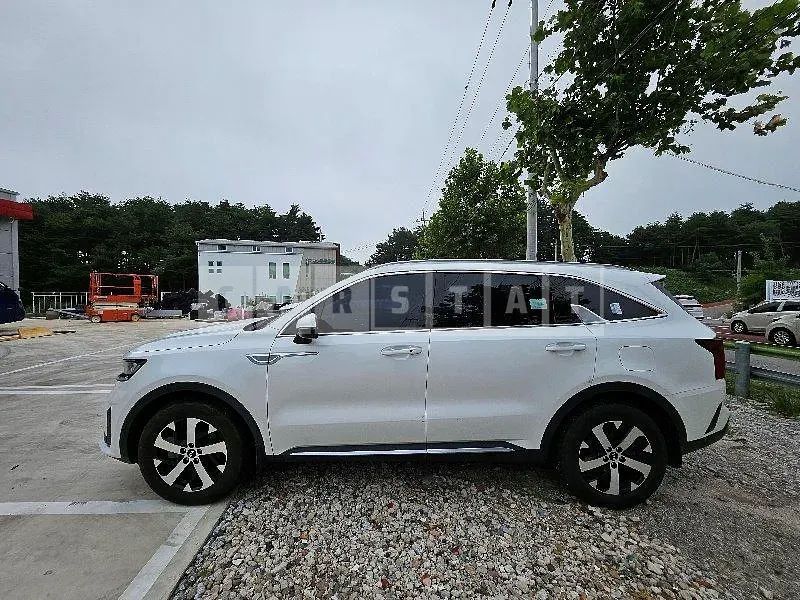 Photo 2 of 13: 2021 Kia Sorento, VIN KNARL81BHMA045726 — Korean insurance auction