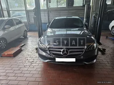 Photo 1 of 50: 2019 Mercedes-Benz E300 — Korean insurance auction
