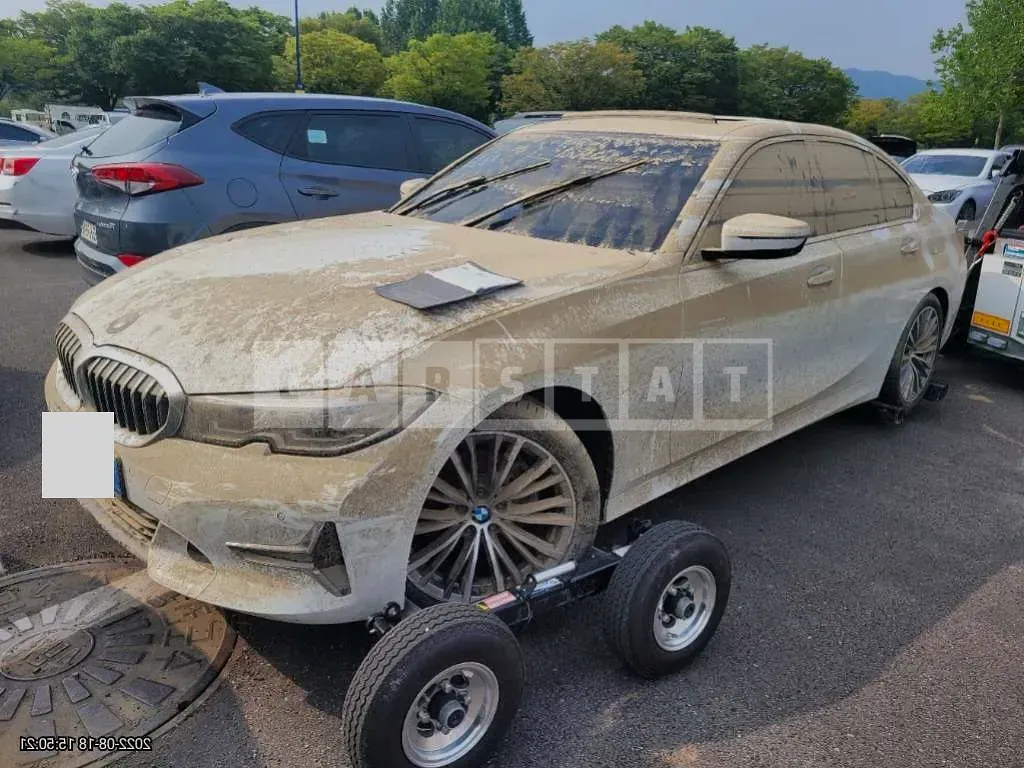 Photo 2 of 9: 2021 BMW 320i, VIN WBA5X5109MFL49476 — Korean insurance auction