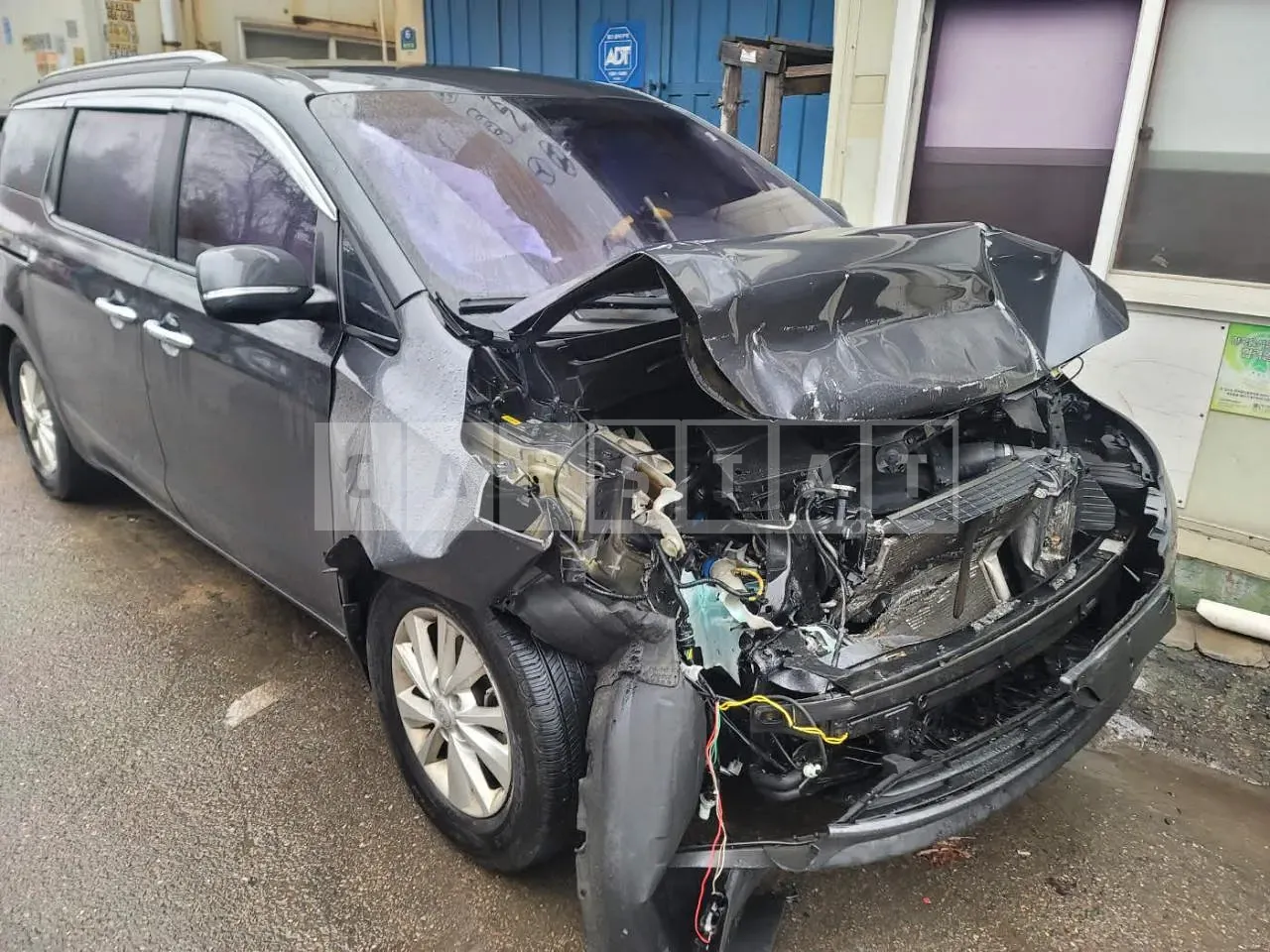 Photo 2 of 9: 2015 Kia Carnival, VIN KNHMF37ABFS081043 — Korean insurance auction