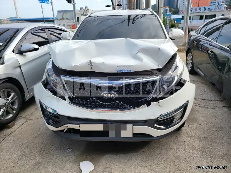 Photo 2 of 18: 2014 Kia Sportage R — Korean insurance auction