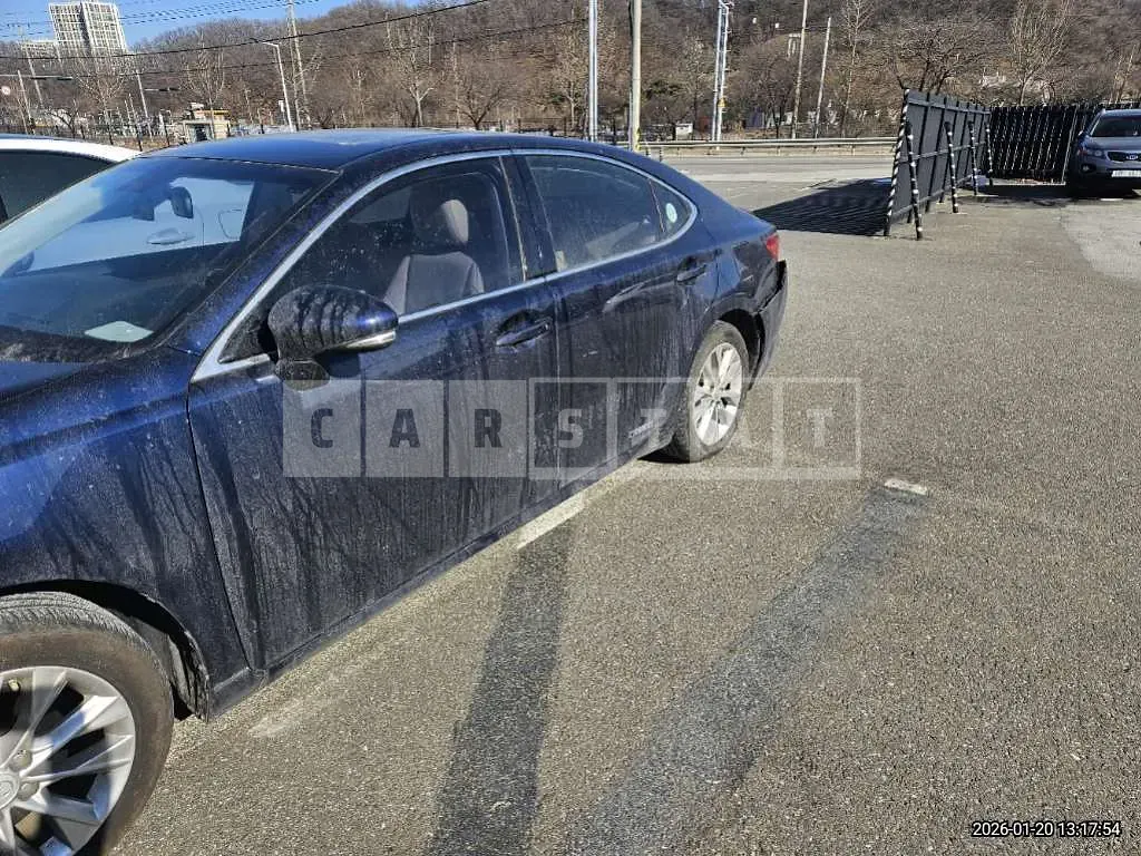 Photo 2 of 7: 2015 Lexus ES300h — Korean insurance auction