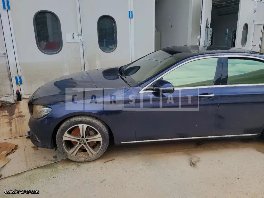 Photo 2 of 9: 2019 Mercedes-Benz E300, VIN WDDZF4JB2KA699325 — Korean insurance auction