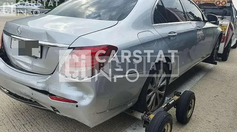 Photo 2 of 18: 2017 Mercedes-Benz E300, VIN WDDZF4JB8HA155369 — Korean insurance auction