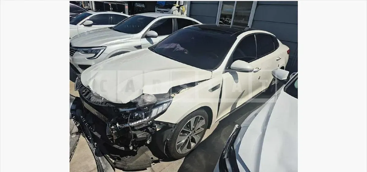 Photo 2 of 9: 2015 Kia K5 — Korean insurance auction