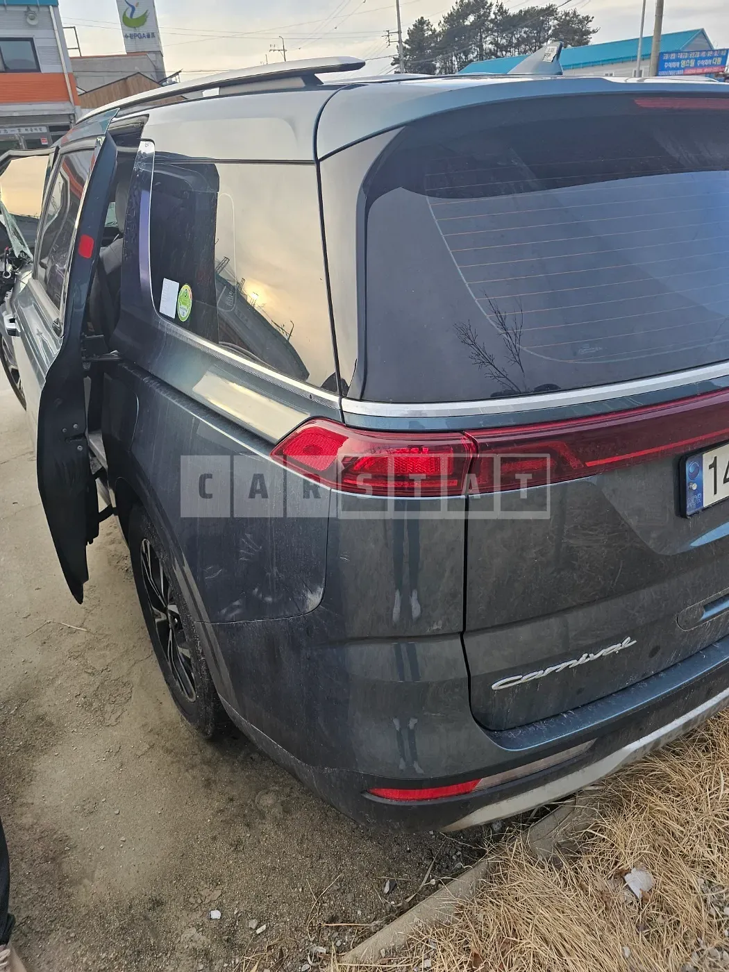 Photo 2 of 12: 2021 Kia Carnival, VIN KNANC81BBMS047966 — Korean insurance auction