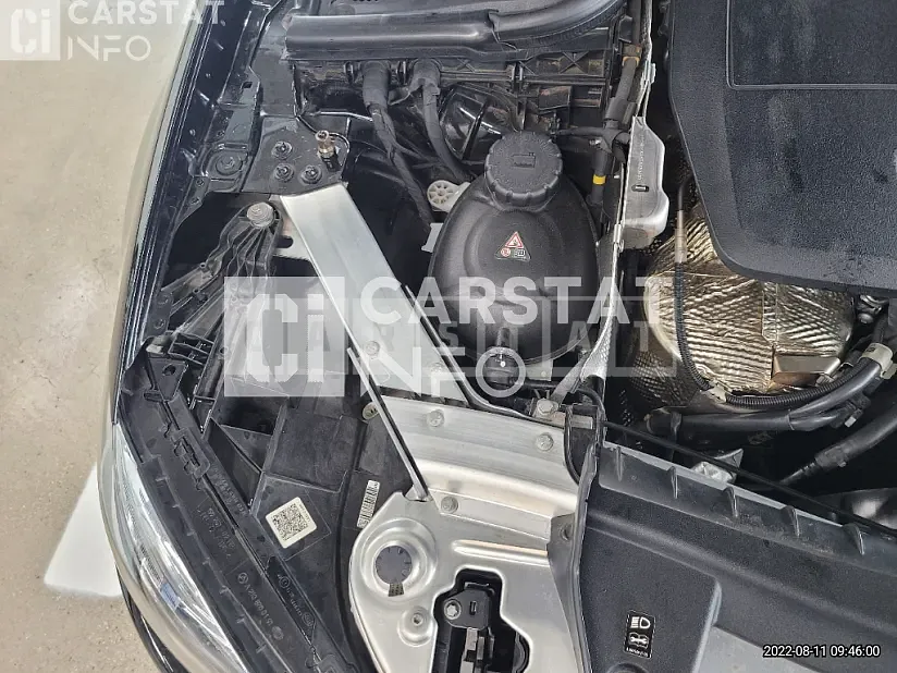 Photo 2 of 13: 2017 Mercedes-Benz E220 d 4Matic, VIN WDDZF0FB8HA250984 — Korean insurance auction
