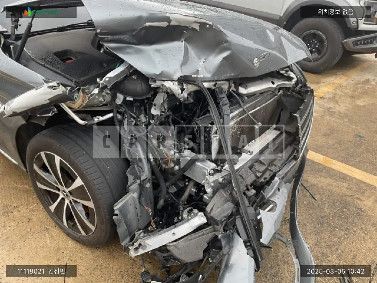 Photo 2 of 12: 2020 Mercedes-Benz E300 e, VIN WDDZF5DB2KA695440 — Korean insurance auction