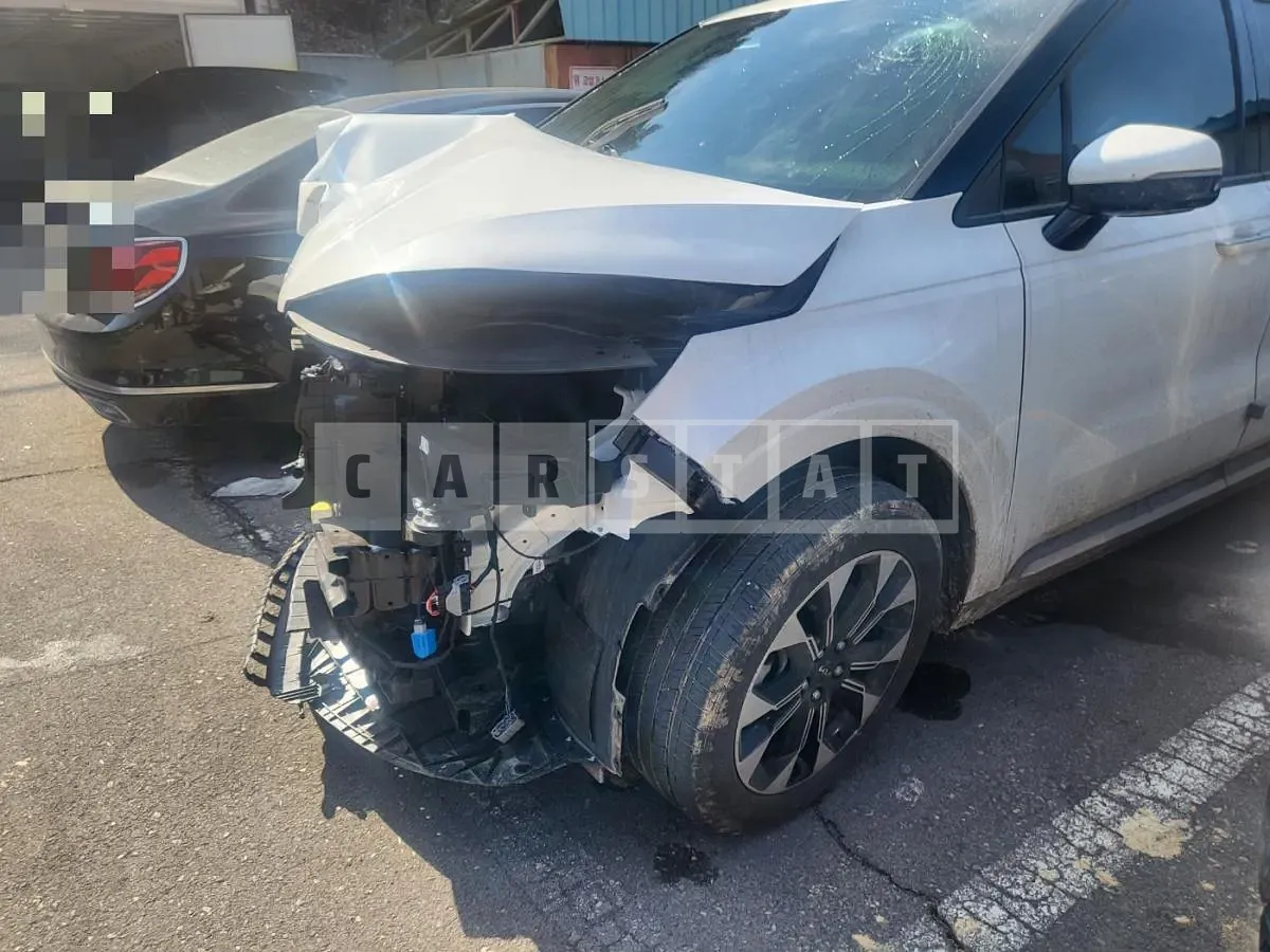 Photo 2 of 11: 2023 Kia Carnivals — Korean insurance auction