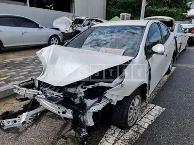 Photo 1 of 11: 2017 Toyota Prius, VIN JTDKBRFUXH3532710 — Korean insurance auction