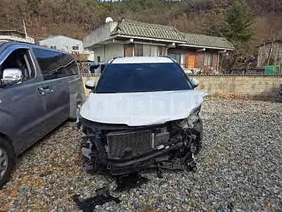 Photo 1 of 13: 2022 Kia Carnival — Korean insurance auction