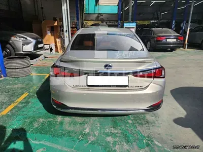 Photo 1 of 11: 2019 Lexus ES300h, VIN JTHB21B14K2065907 — Korean insurance auction