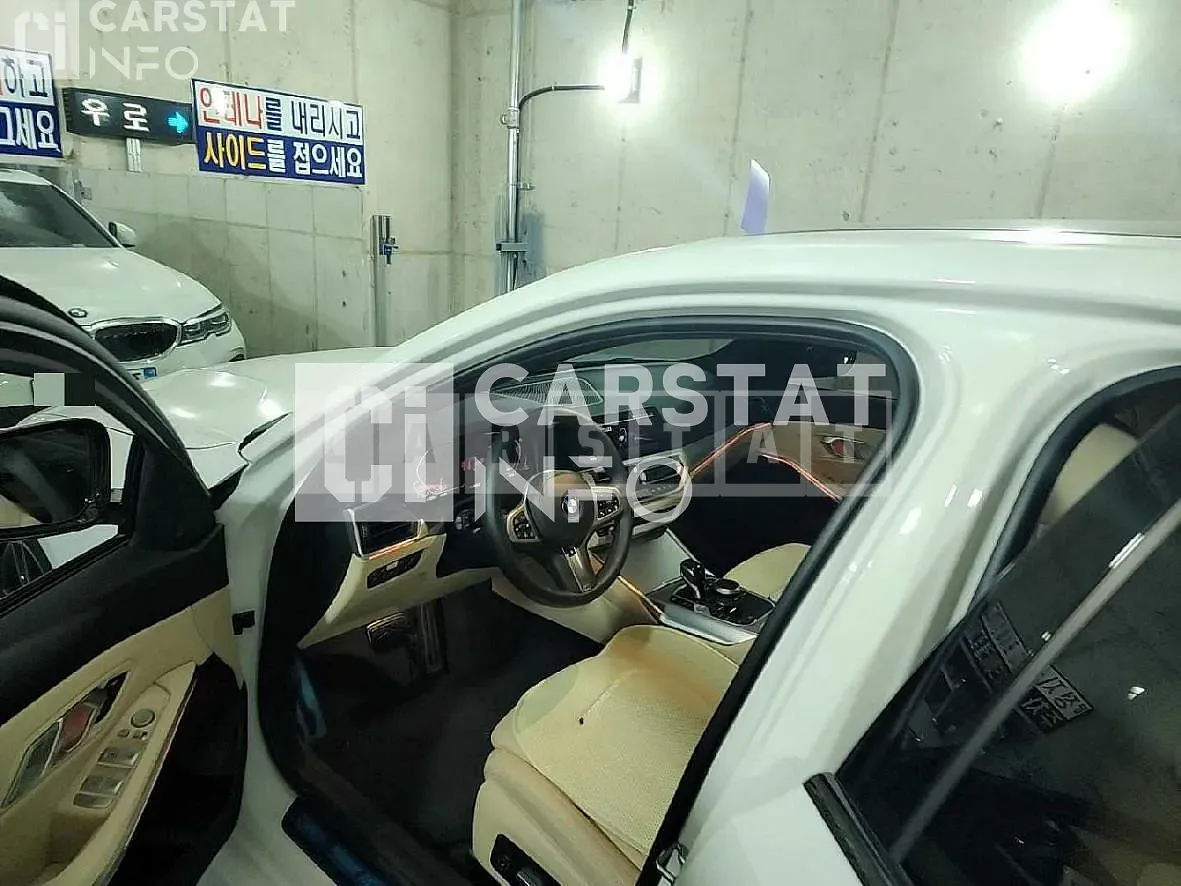 Photo 2 of 39: 2022 BMW 320i, VIN WBA5X5102NFM82128 — Korean insurance auction