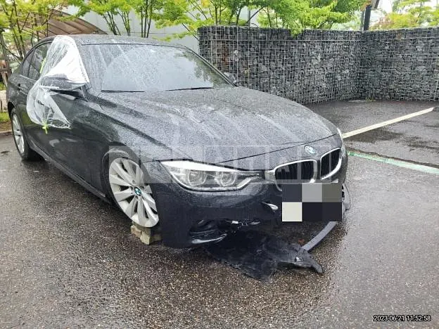 Photo 2 of 25: 2017 BMW 320d, VIN WBA8C5107JA074076 — Korean insurance auction