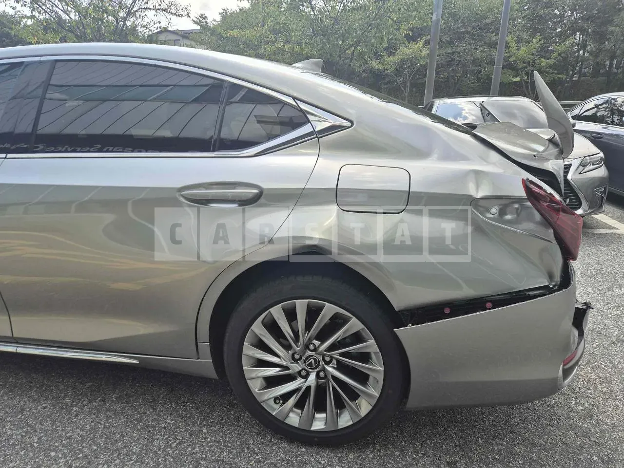 Photo 2 of 18: 2025 Lexus ES300h, VIN JTHBA1C18T2033254 — Korean insurance auction