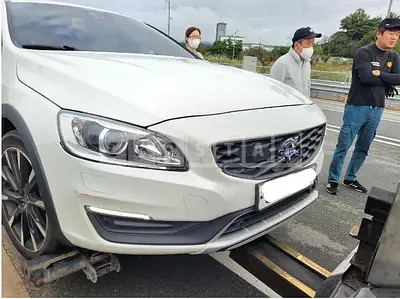 Photo 1 of 10: 2016 Volvo V60CC T5 AWD, VIN YV1FZ6126G1008319 — Korean insurance auction