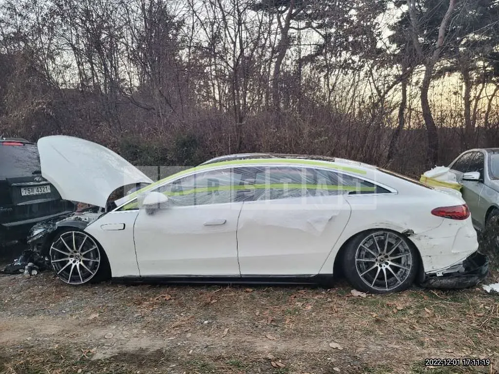 Photo 2 of 14: 2022 Mercedes-Benz EQS 450+, VIN W1KCG2DB9NA010968 — Korean insurance auction