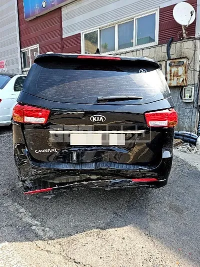 Photo 1 of 17: 2017 Kia Carnivals, VIN KNAMC81ABHS318509 — Korean insurance auction