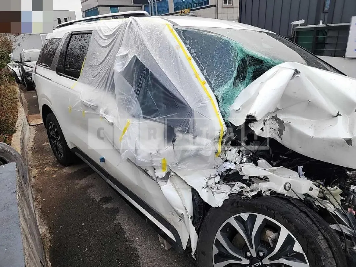 Photo 2 of 22: 2023 Kia Carnival 2.2, VIN KNANC81BBPS280488 — Korean insurance auction