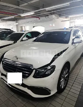 Photo 2 of 13: 2019 Mercedes-Benz E 300, VIN WDDZF4JB3KA571580 — Korean insurance auction
