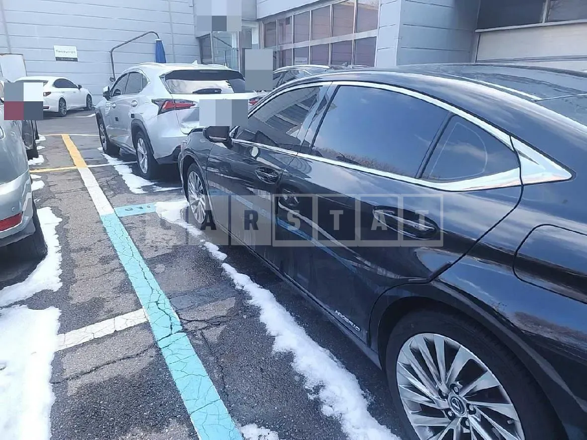 Photo 2 of 10: 2022 Lexus ES300h, VIN JTHBA1C16N2009635 — Korean insurance auction