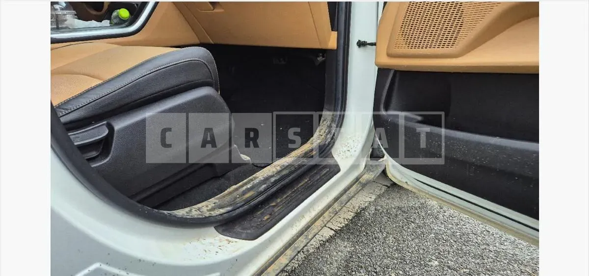 Photo 2 of 12: 2020 Kia Carnivals — Korean insurance auction