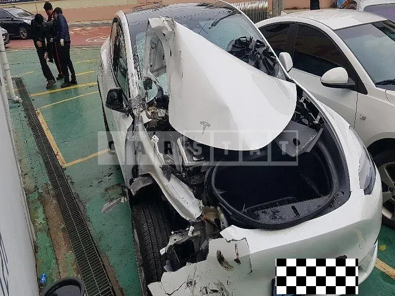 Photo 2 of 24: 2023 Tesla Model Y RWD, VIN LRWYGCFS3RC205586 — Korean insurance auction