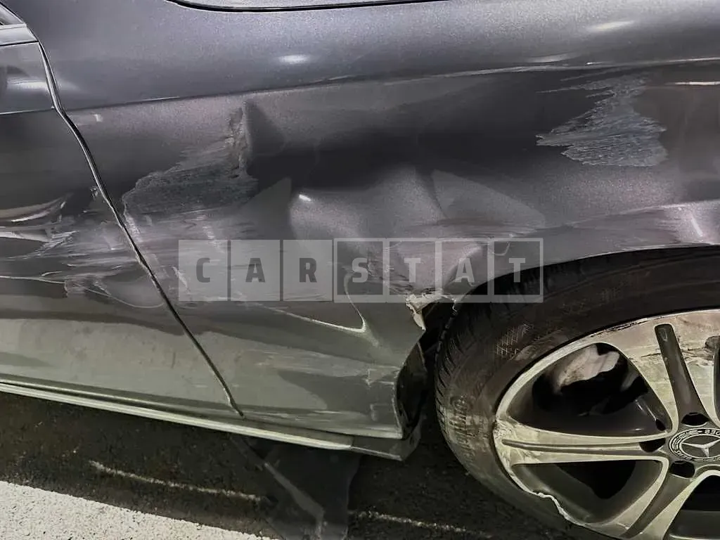 Photo 2 of 9: 2019 Mercedes-Benz E220 d, VIN WDDZF0EB3KA568214 — Korean insurance auction