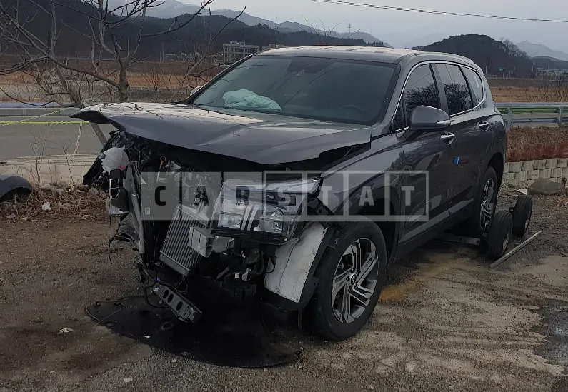 Photo 2 of 11: 2021 Hyundai Santa Fe, VIN KMHS281HHMU354890 — Korean insurance auction