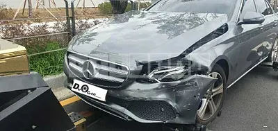 Photo 1 of 35: 2018 Mercedes-Benz E 200, VIN WDDZF4CB5JA424057 — Korean insurance auction