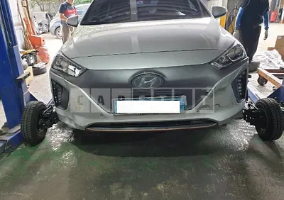 Photo 1 of 18: 2018 Hyundai Modern Ionic Electric, VIN KMHC051HFJU023141 — Korean insurance auction