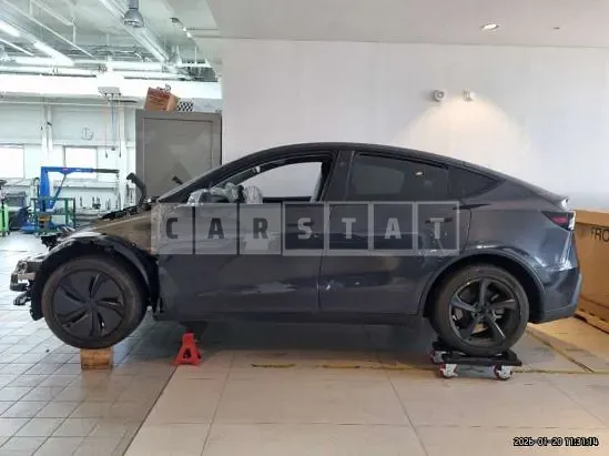 Photo 2 of 28: 2025 Tesla Model Y RWD — Korean insurance auction
