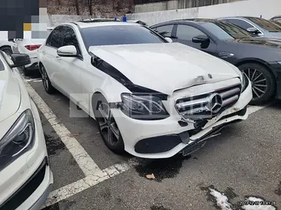 Photo 1 of 19: 2018 Mercedes-Benz E300, VIN WDDZF4JB3KA524484 — Korean insurance auction