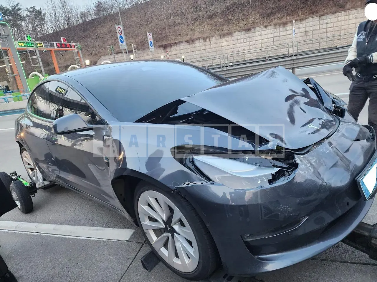 Photo 2 of 16: 2021 Tesla Model 3 Long Range, VIN 5YJ3E1EB6MF892227 — Korean insurance auction