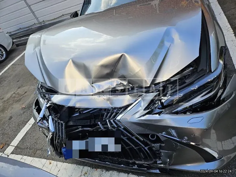 Photo 2 of 19: 2023 Lexus ES300h — Korean insurance auction