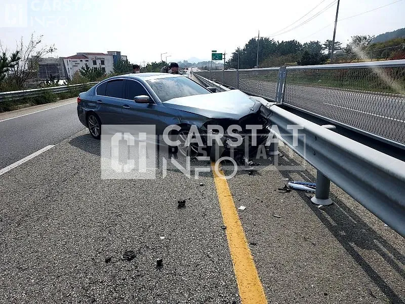 Photo 2 of 8: 2018 BMW 520d, VIN WBAJC3101JWB79997 — Korean insurance auction