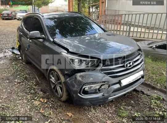 Photo 2 of 35: 2016 Hyundai Santa Fe, VIN KMHSW81UBGU653376 — Korean insurance auction