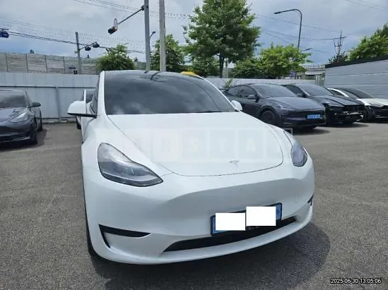 Photo 2 of 33: 2024 Tesla Model Y RWD, VIN LRWYGCF53RC207869 — Korean insurance auction
