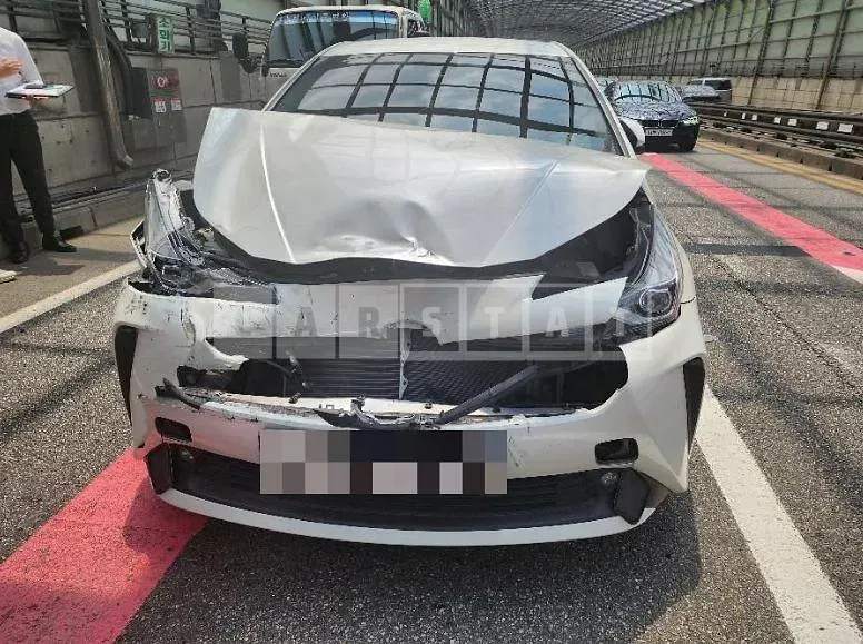 Photo 2 of 12: 2020 Toyota Prius 2WD — Korean insurance auction