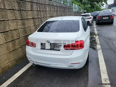 Photo 1 of 40: 2018 BMW 320i, VIN WBA8A9100JAH11065 — Korean insurance auction