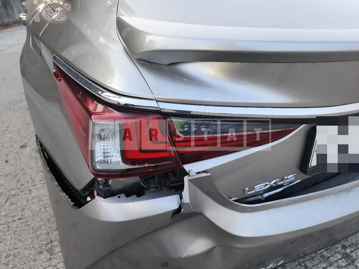 Photo 2 of 6: 2022 Lexus ES300h, VIN JTHBA1C15N2009481 — Korean insurance auction